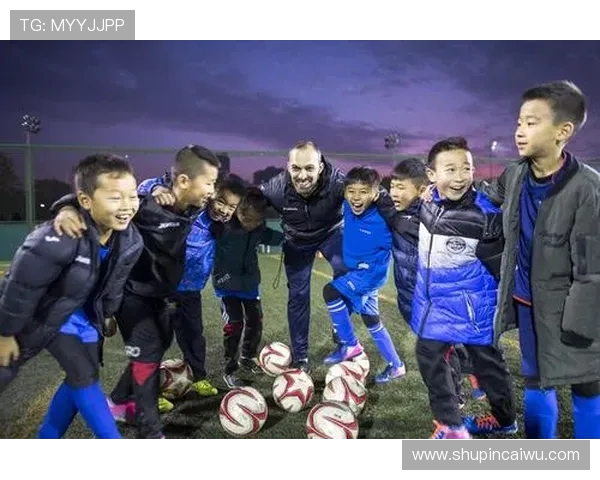 深圳足球队灵活性解析:战术创新与球员适应能力的完美结合 深圳足球队灵活性解析:战术创新与球员适应能力的完美结合