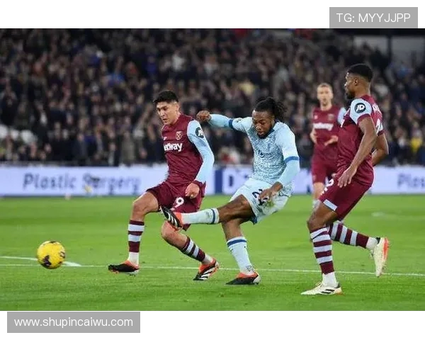 西汉姆联迎战伯恩茅斯期待精彩对决双方争夺英超积分榜重要位置 西汉姆联迎战伯恩茅斯期待精彩对决双方争夺英超积分榜重要位置