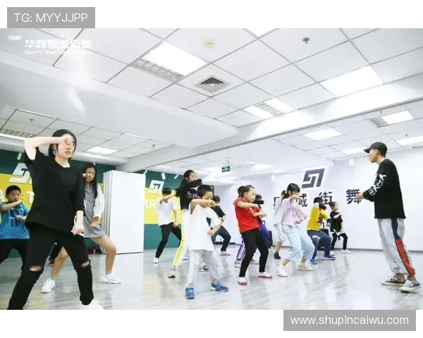 重庆街舞队中路突破的成功与不足分析及未来发展方向探讨